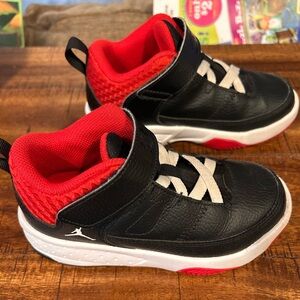 Boys Jordan’s black red white Nike